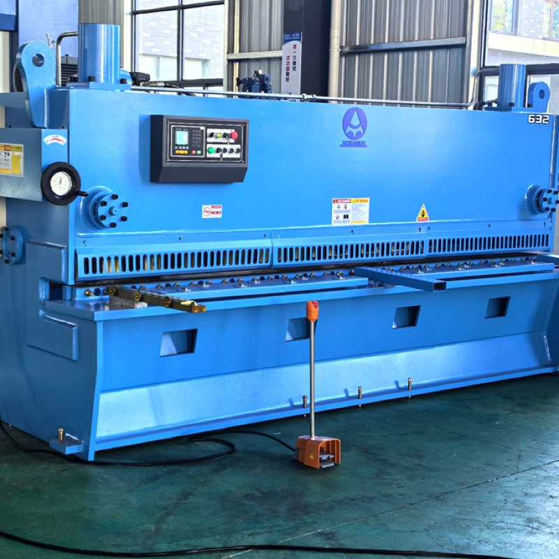 Hydraulic shearing machine