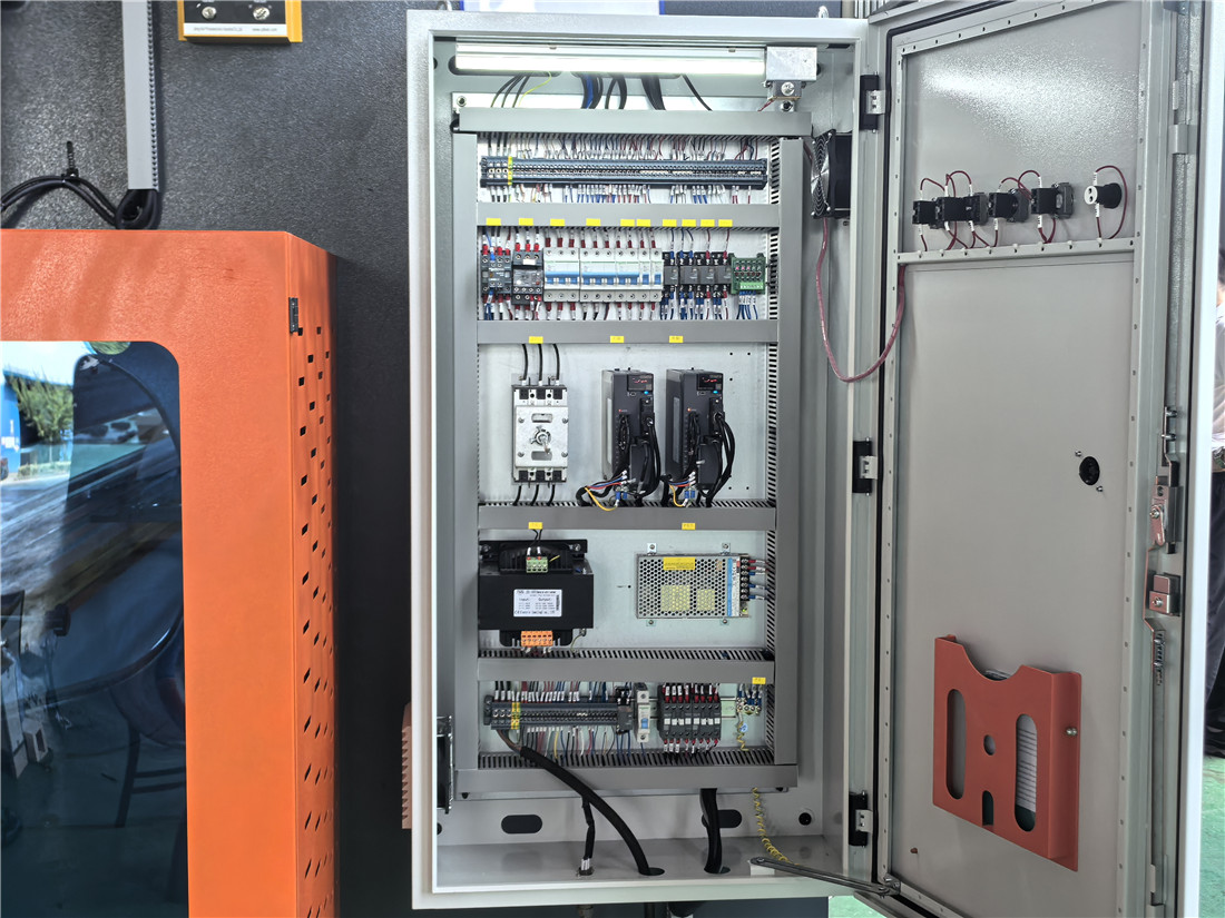 130T 3200MM DA53T 4+1 Axis Hydraulic Bending Machine Sheet Metal Cnc Press Brake - Image 4