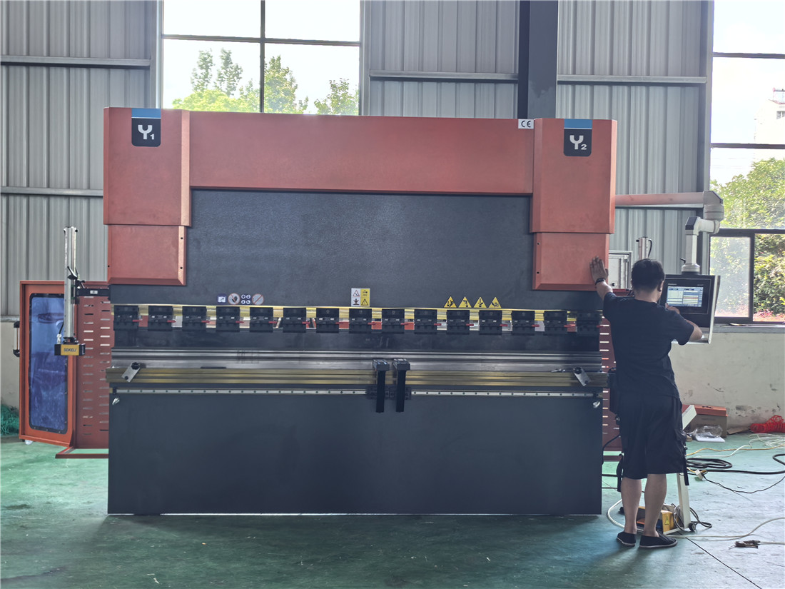 130T 3200MM DA53T 4+1 Axis Hydraulic Bending Machine Sheet Metal Cnc Press Brake - Image 2