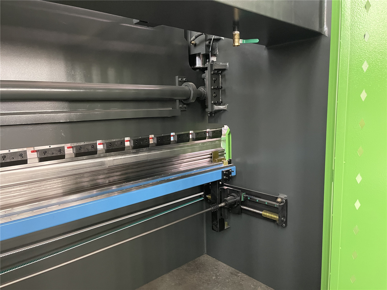 160T/3200 Bending Machine Price 3.2m Plate CNC TP10S System Hydraulic Plate Bender Press Brake Machine - Image 4