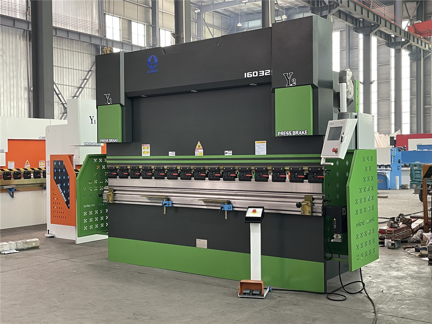 160T/3200 Bending Machine Price 3.2m Plate CNC TP10S System Hydraulic Plate Bender Press Brake Machine - Image 2
