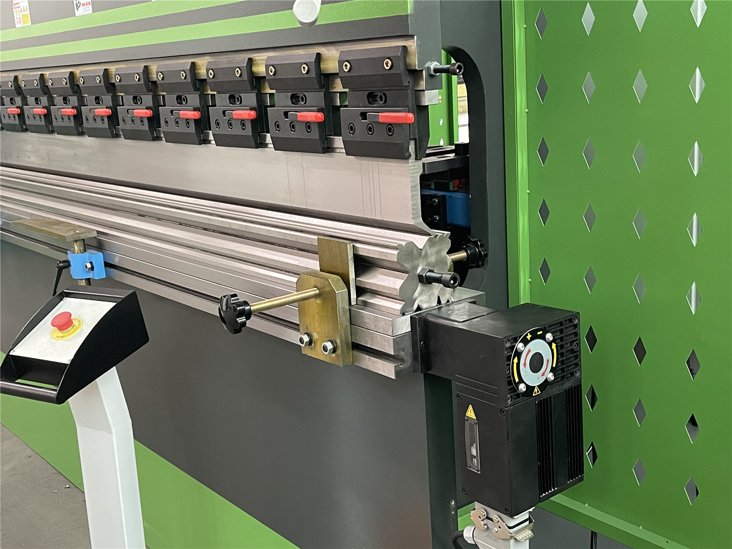 160T/3200 Bending Machine Price 3.2m Plate CNC TP10S System Hydraulic Plate Bender Press Brake Machine - Image 3