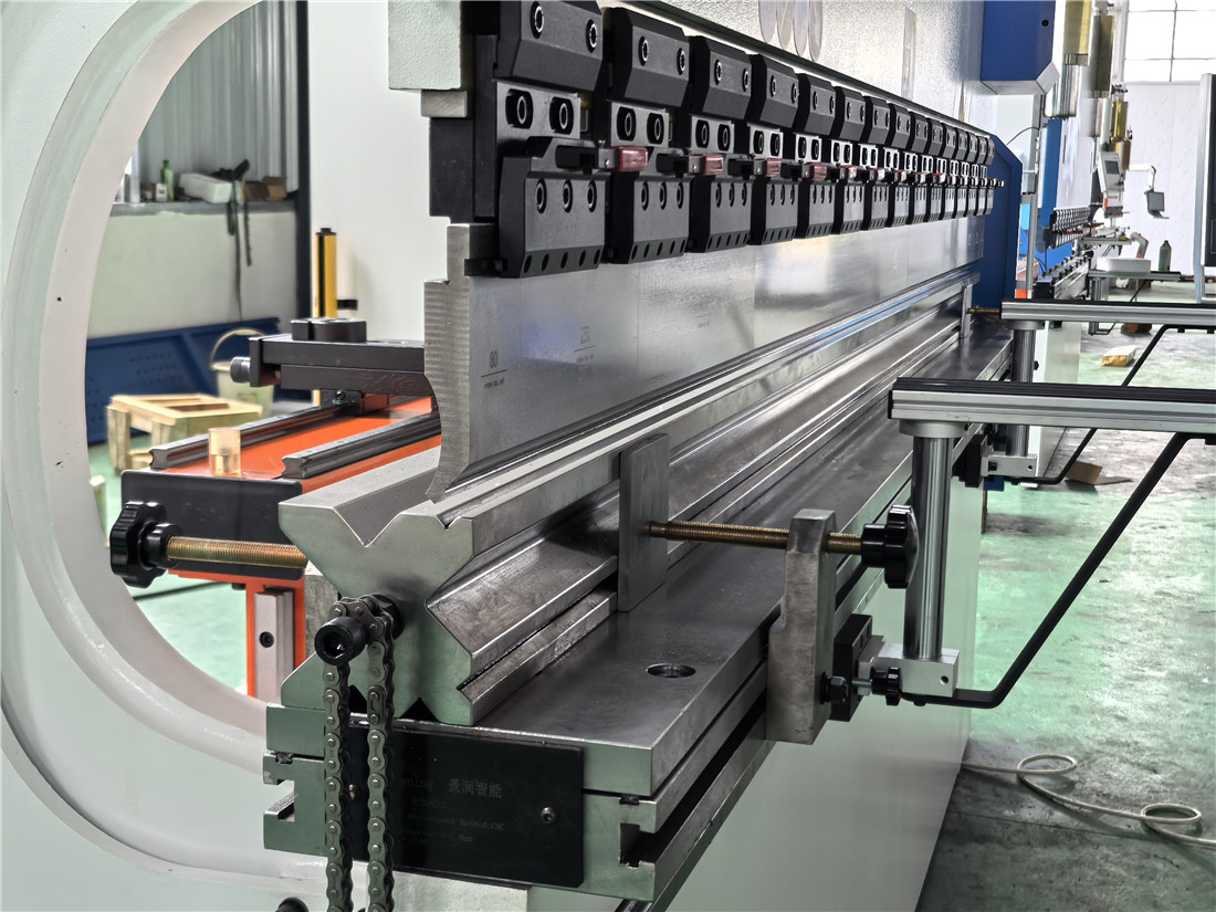 200T/3200 ESA Cnc Press Brake and Bending Machine for Sheet Metal with Factory Sales - Image 3