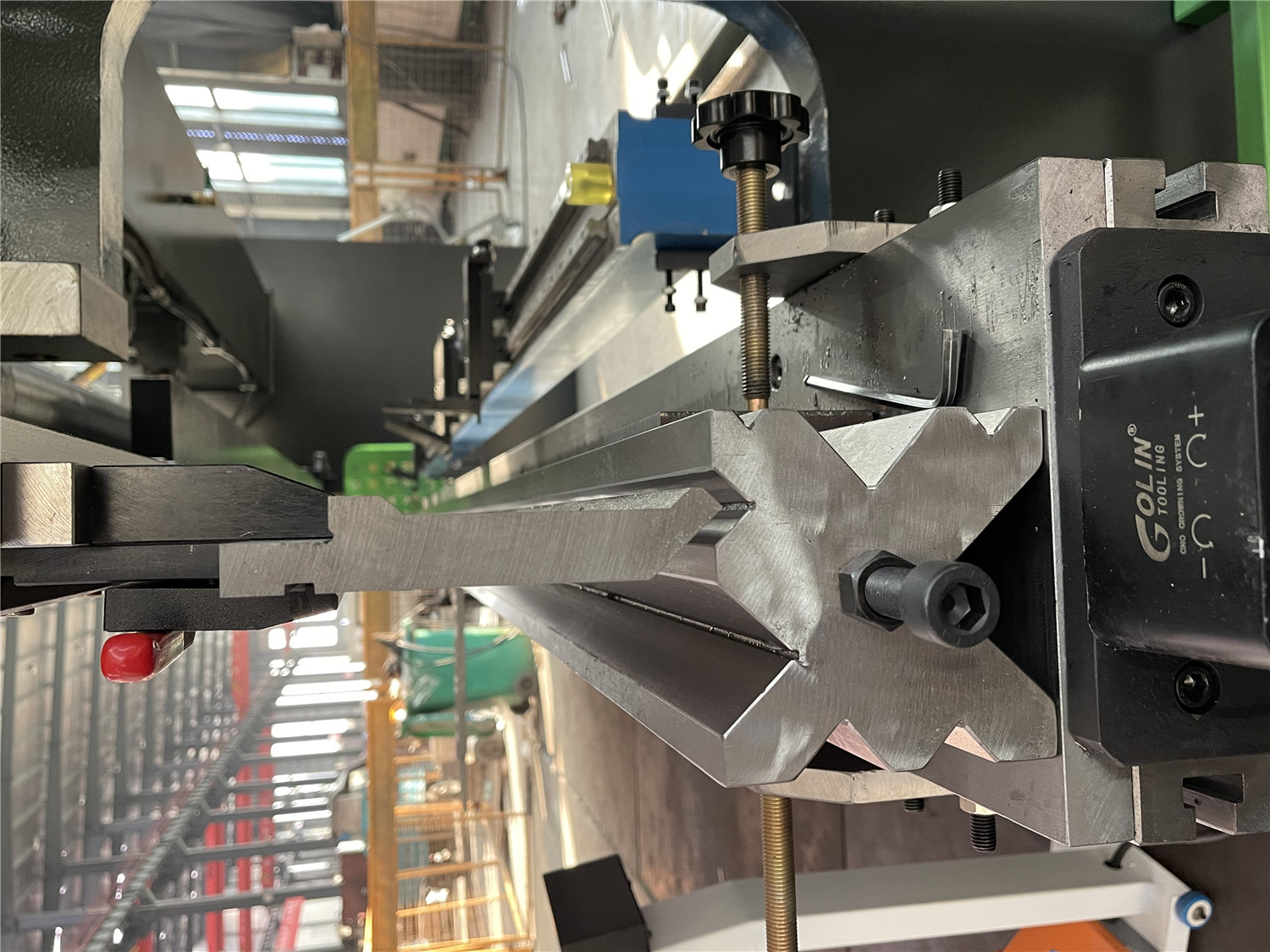 200T/6000 High Quality Fully Automatic Metal Bending Machine CNC Hydraulic Precise Press Brake Custom Metalwork - Image 4