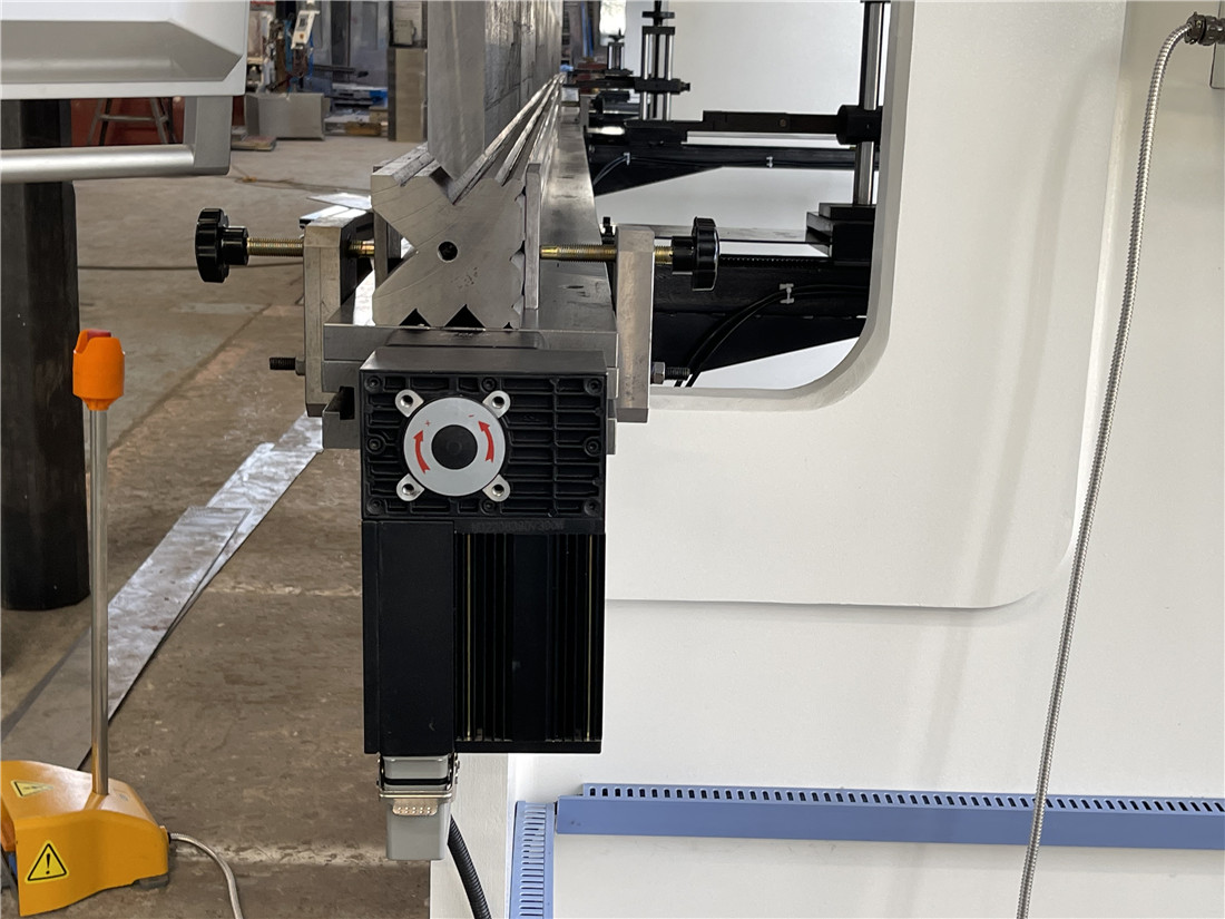 300T 10000MM  Double Machine Linkage Hydraulic Press Brake 2x160T5000MM Tandem Hydraulic Press Brake - Image 6