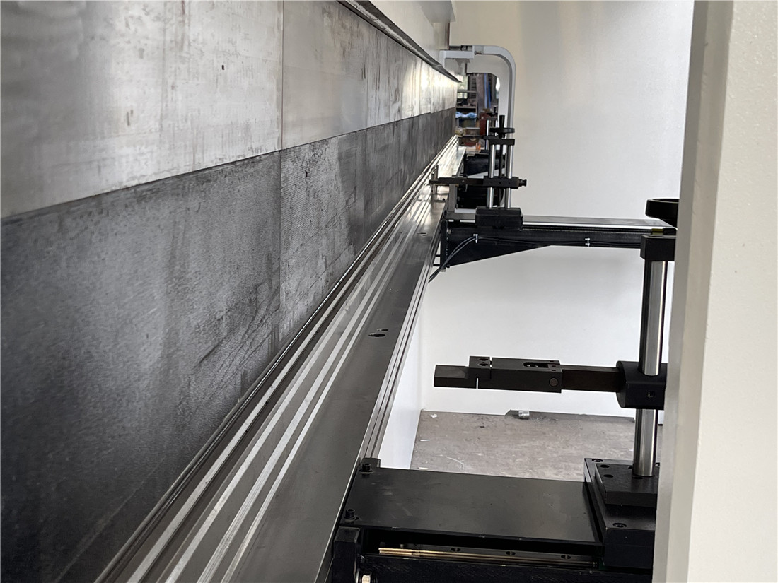 300T 10000MM  Double Machine Linkage Hydraulic Press Brake 2x160T5000MM Tandem Hydraulic Press Brake - Image 5