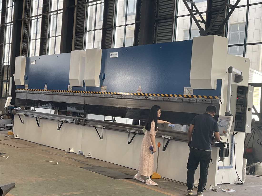 300T 10000MM  Double Machine Linkage Hydraulic Press Brake 2x160T5000MM Tandem Hydraulic Press Brake - Image 2