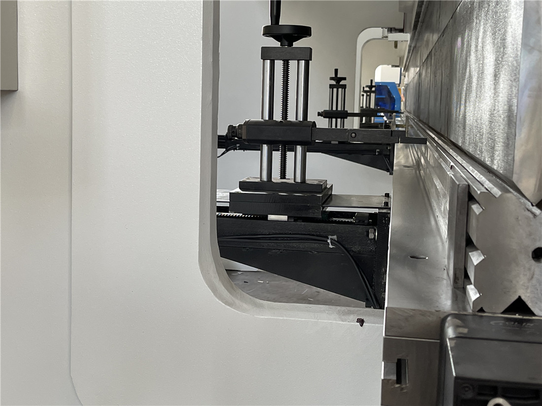 300T 10000MM  Double Machine Linkage Hydraulic Press Brake 2x160T5000MM Tandem Hydraulic Press Brake - Image 4