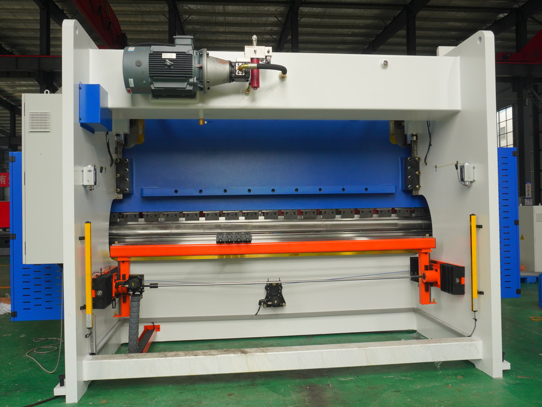 WE67K-300T/4000 CNC Press Brake Metal Plate Steel Bending Machine with AX68T Bending System - Image 3