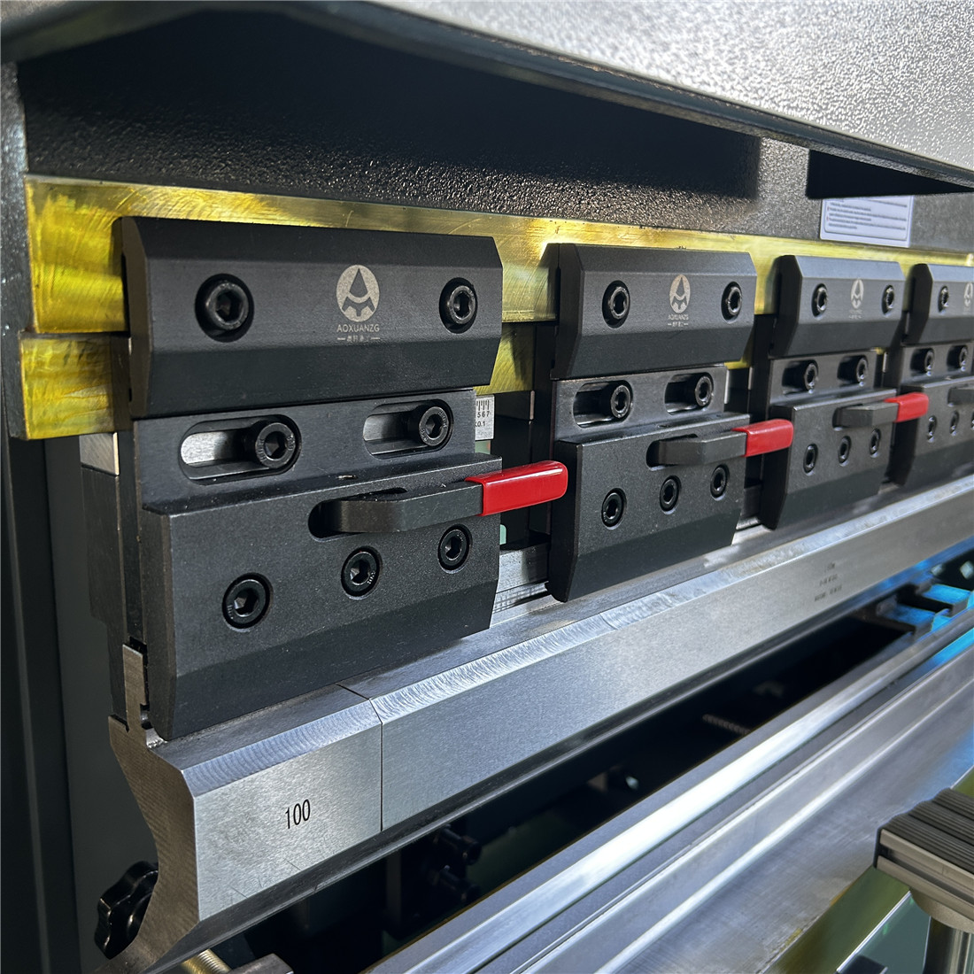 40T 30T ESTUN E21 1200 1600 Hydraulic CNC Press Brake Mini Bending Machines - Image 2