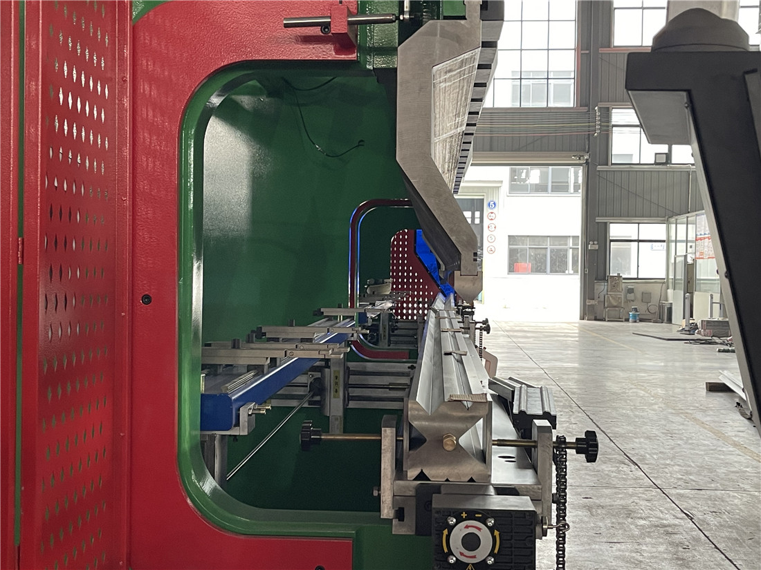 Automatic Double-Machine Linkage Hydraulic Press Brake CNC Control System - Image 3